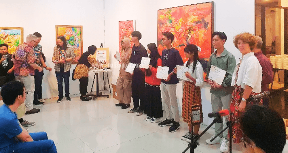 Award recognition at ArtKids 2024